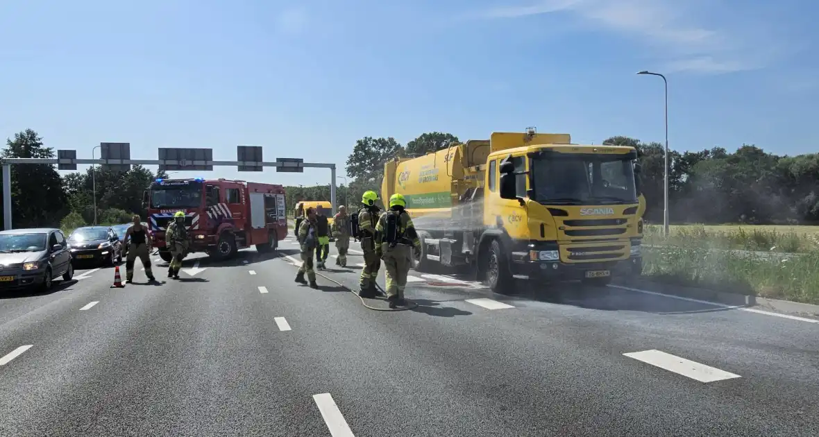 Brandweer ingezet voor brandende vuilniswagen