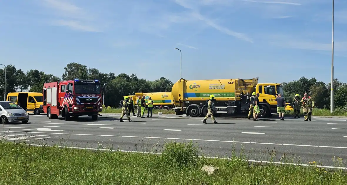 Brandweer ingezet voor brandende vuilniswagen - Foto 4