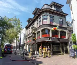 Brandende bouwmaterialen in binnenstad