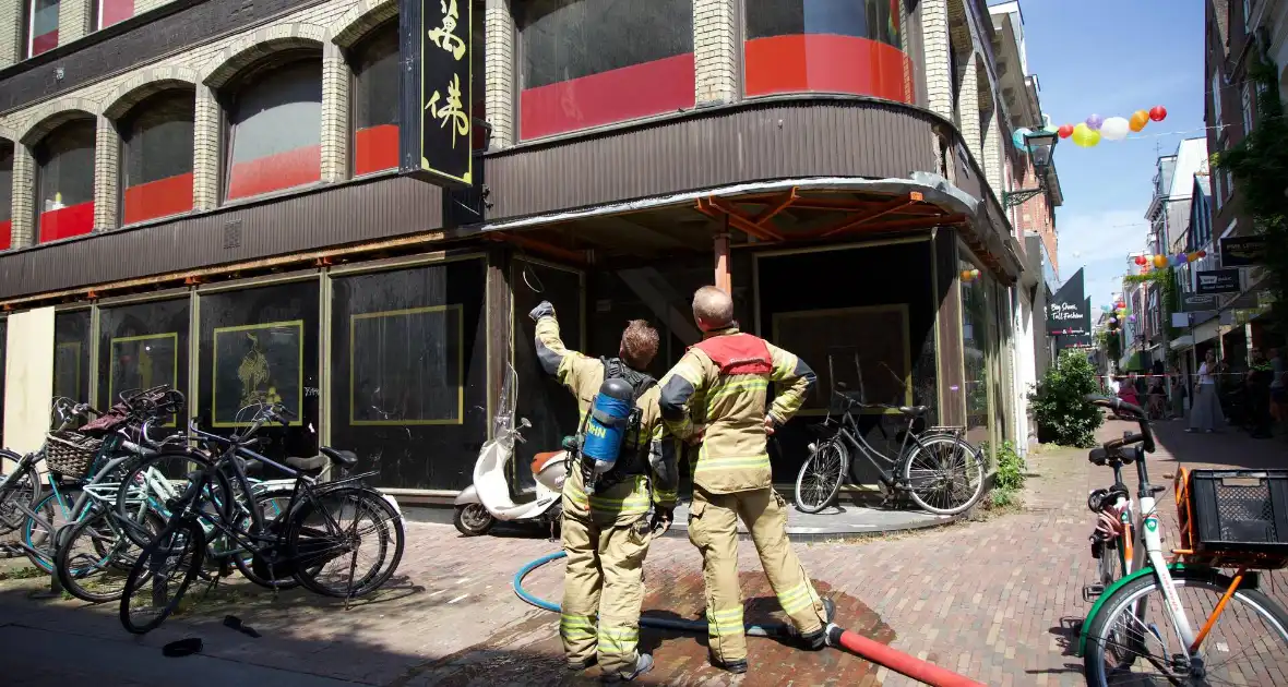 Brandende bouwmaterialen in binnenstad - Foto 3