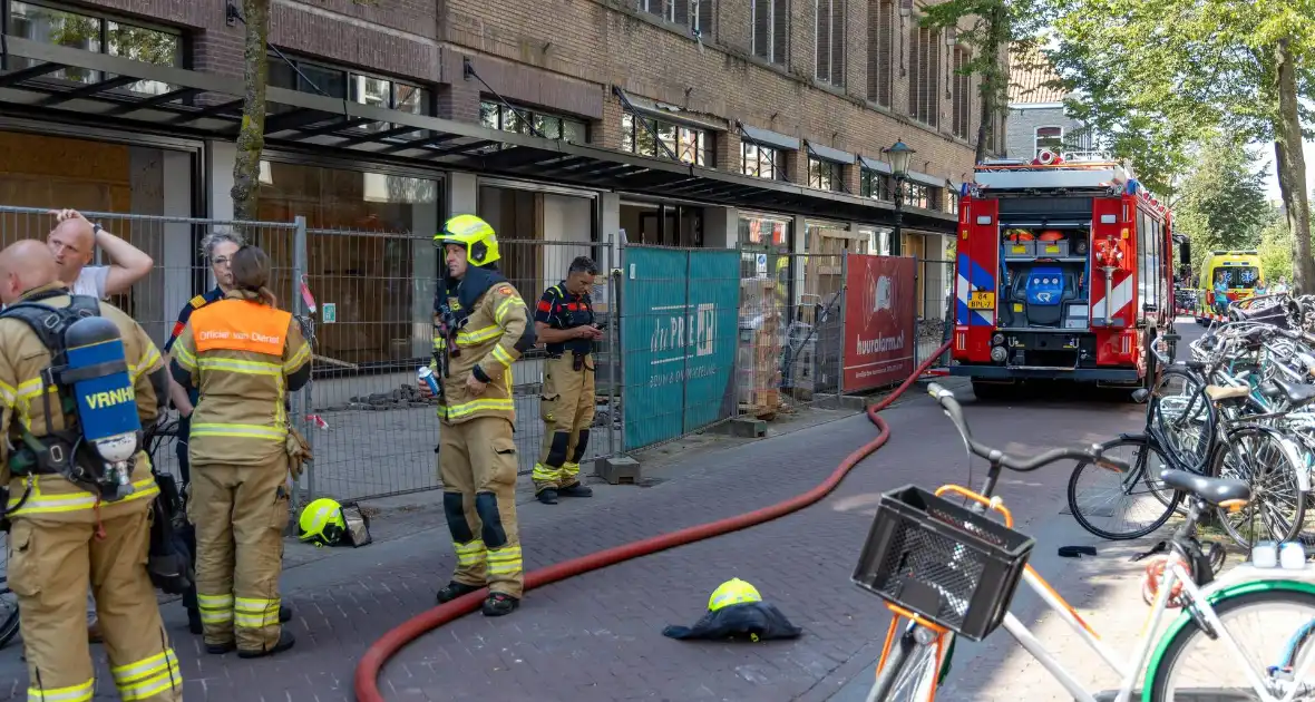 Brandende bouwmaterialen in binnenstad - Foto 7