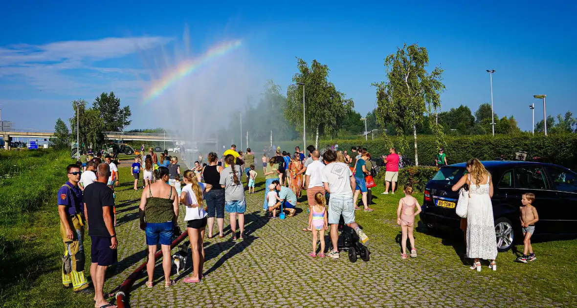 Waterfestijn zorgt voor veel plezier en afkoeling - Foto 3