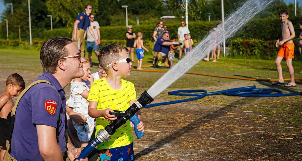 Waterfestijn zorgt voor veel plezier en afkoeling - Foto 6