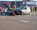 Automobilist en motorrijder met elkaar in botsing