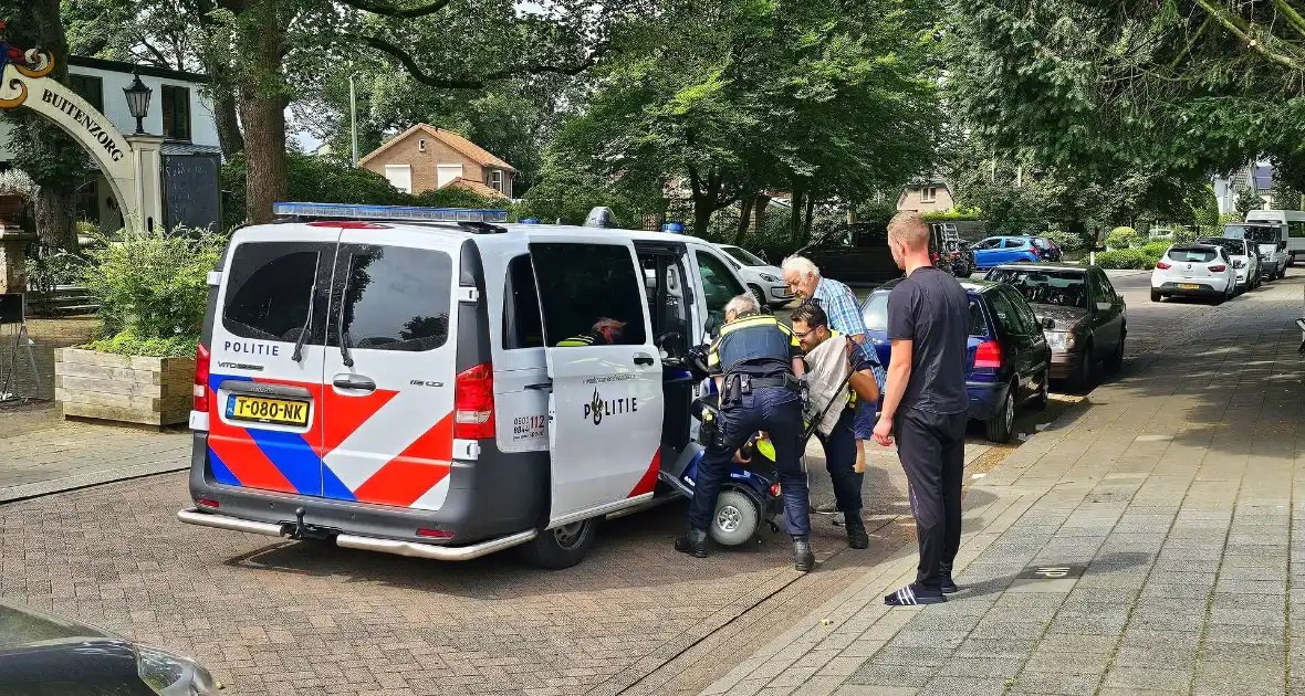 Persoon op scootmobiel ten val - Foto 1