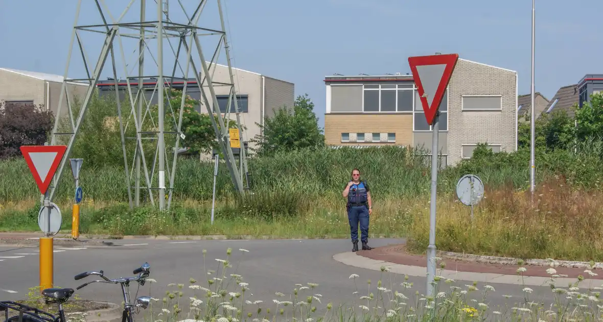 Fietser en automobilist met elkaar in botsing op rotonde - Foto 4