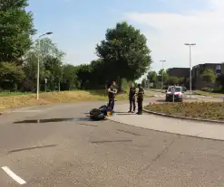 Motorrijder onderuit na aanrijding met automobilist