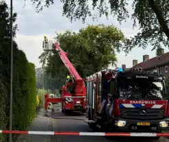 Brandweer blust middelbrand in woning