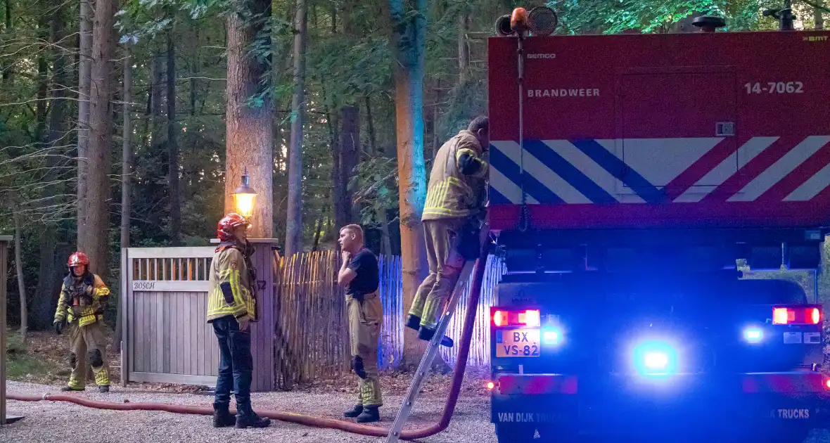 Vrijstaande schuur volledig uitgebrand - Foto 1