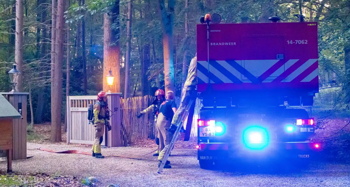 Vrijstaande schuur volledig uitgebrand - Foto 10