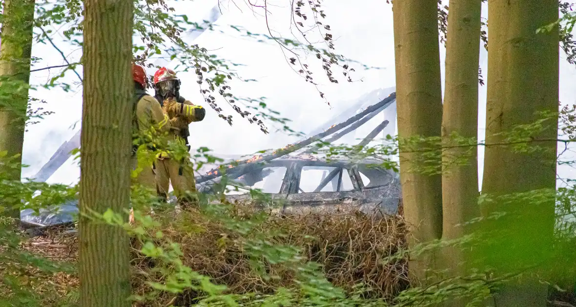 Vrijstaande schuur volledig uitgebrand - Foto 4