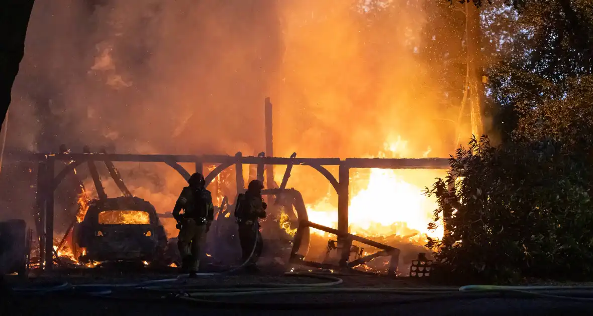 Vrijstaande schuur volledig uitgebrand - Foto 7