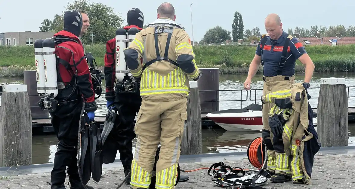 Hulpdiensten en politiehelikopter zoeken naar mogelijke drenkeling - Foto 1