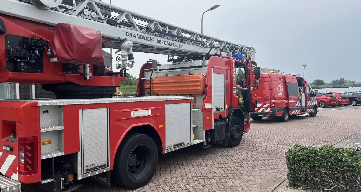 Hulpdiensten en politiehelikopter zoeken naar mogelijke drenkeling - Foto 2