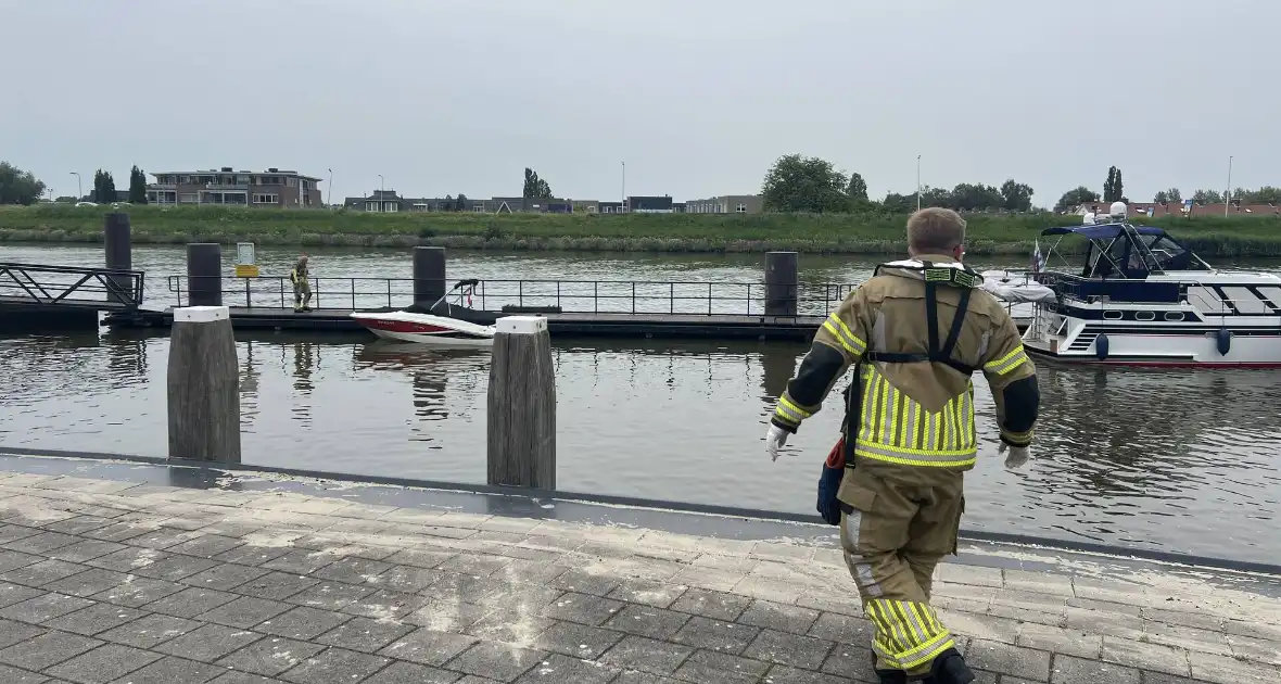 Hulpdiensten en politiehelikopter zoeken naar mogelijke drenkeling - Foto 4