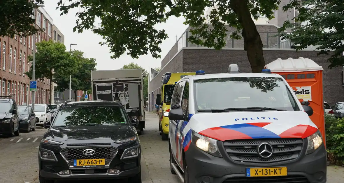 Hulpdiensten ingezet voor kind die met hand tussen liftdeur komt