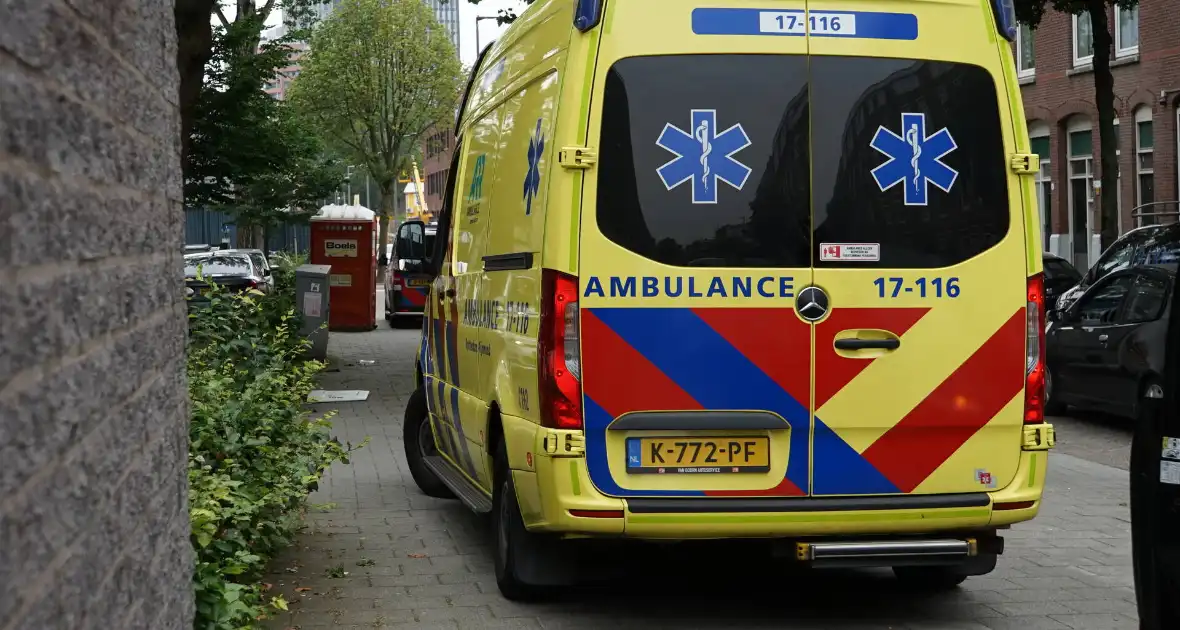 Hulpdiensten ingezet voor kind die met hand tussen liftdeur komt - Foto 4