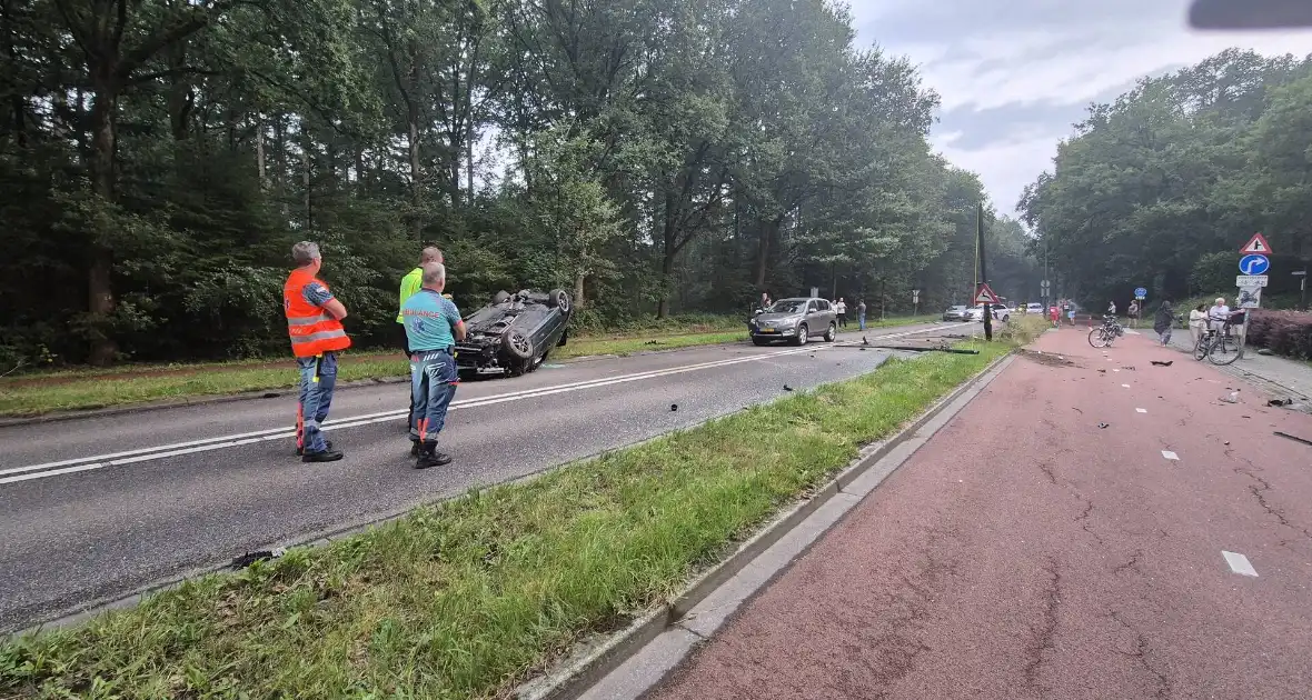 Veel schade en persoon gevlucht na ongeval