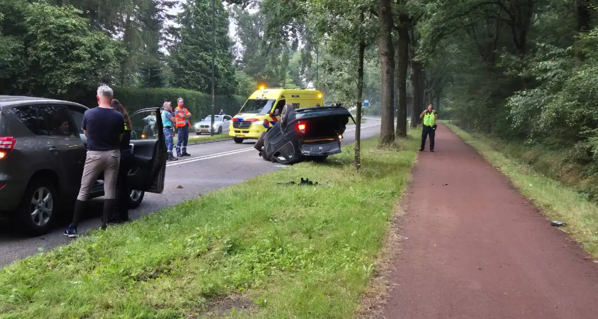 Veel schade en persoon gevlucht na ongeval - Foto 4