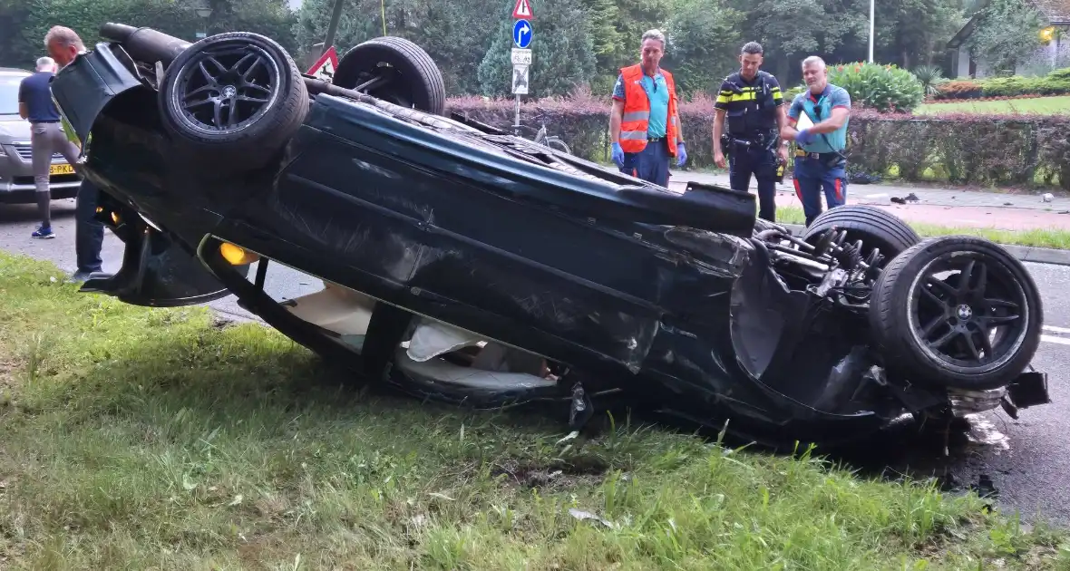 Veel schade en persoon gevlucht na ongeval - Foto 5