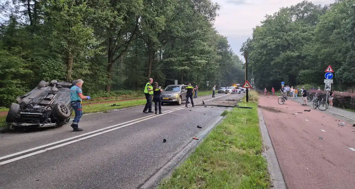 Veel schade en persoon gevlucht na ongeval - Foto 6