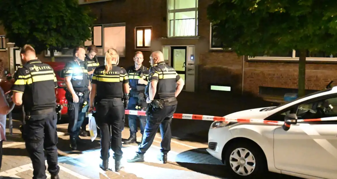 Politie assisteert afdichter bij explosie bij woning - Foto 11