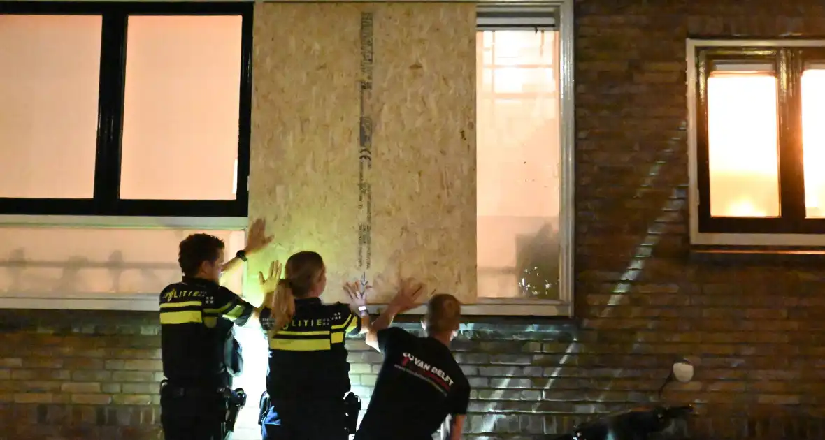 Politie assisteert afdichter bij explosie bij woning - Foto 5