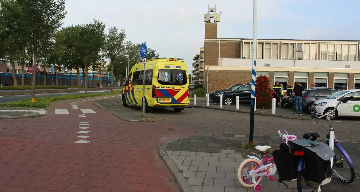 Kind op kinderfiets aangereden door automobilist - Foto 1