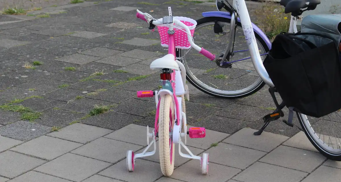 Kind op kinderfiets aangereden door automobilist - Foto 4