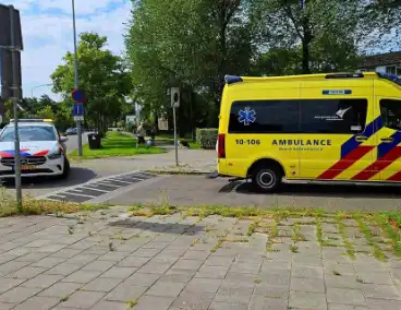 Ongeval letsel fietser botst tegen PostNL busje