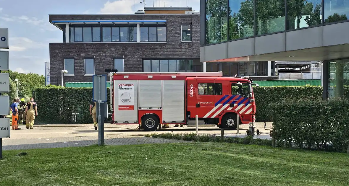 Haag vliegt in brand door onkruidverbrander - Foto 5