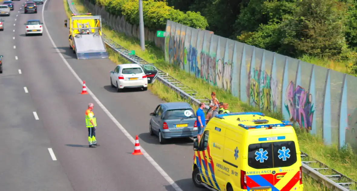 Ongeval tussen twee voertuigen op snelweg - Foto 3