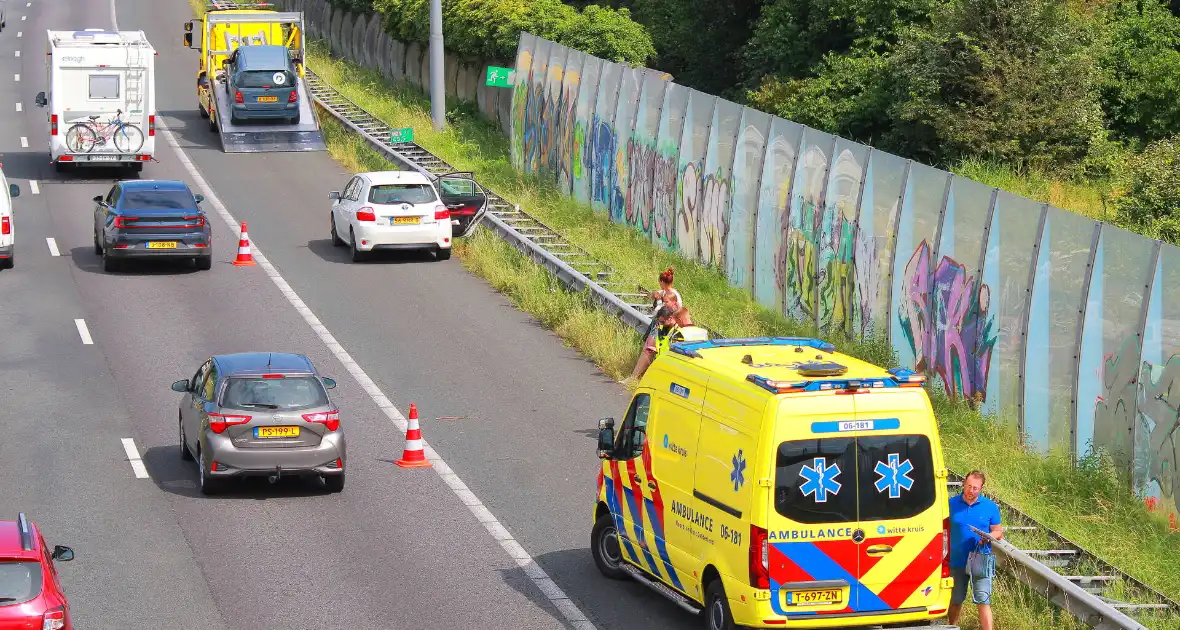 Ongeval tussen twee voertuigen op snelweg - Foto 4