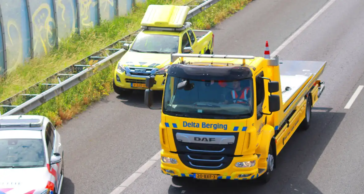 Ongeval tussen twee voertuigen op snelweg - Foto 5