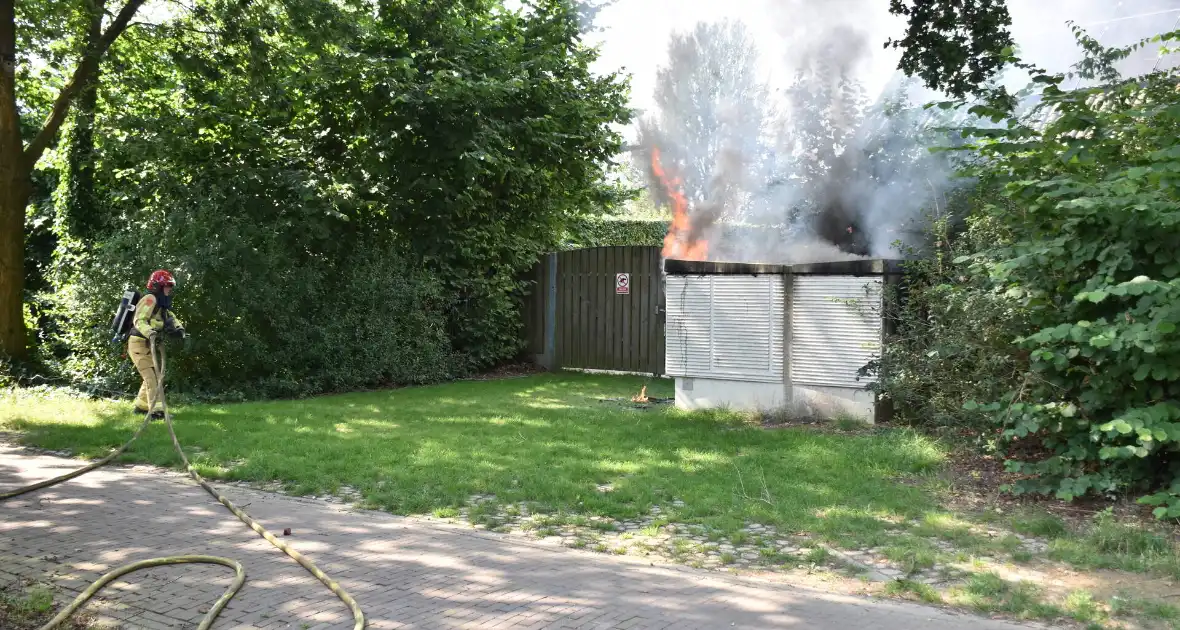 Zwarte rookwolken door brand in elektrakast - Foto 12