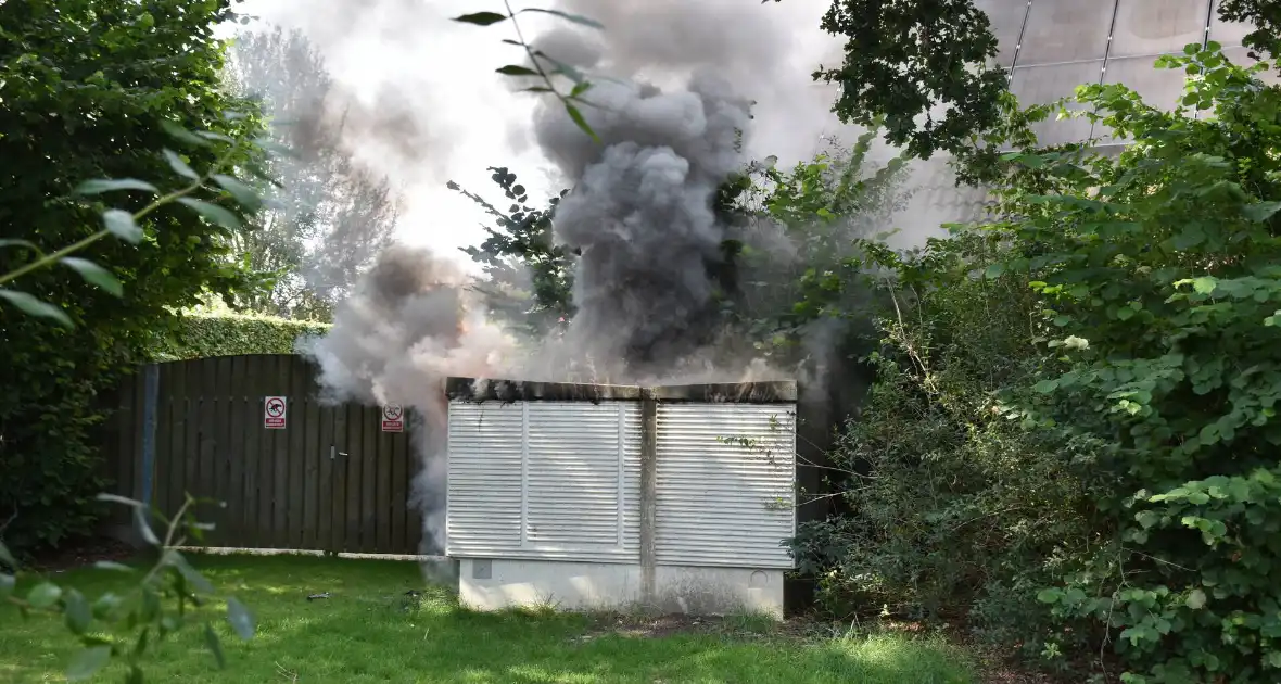 Zwarte rookwolken door brand in elektrakast - Foto 15