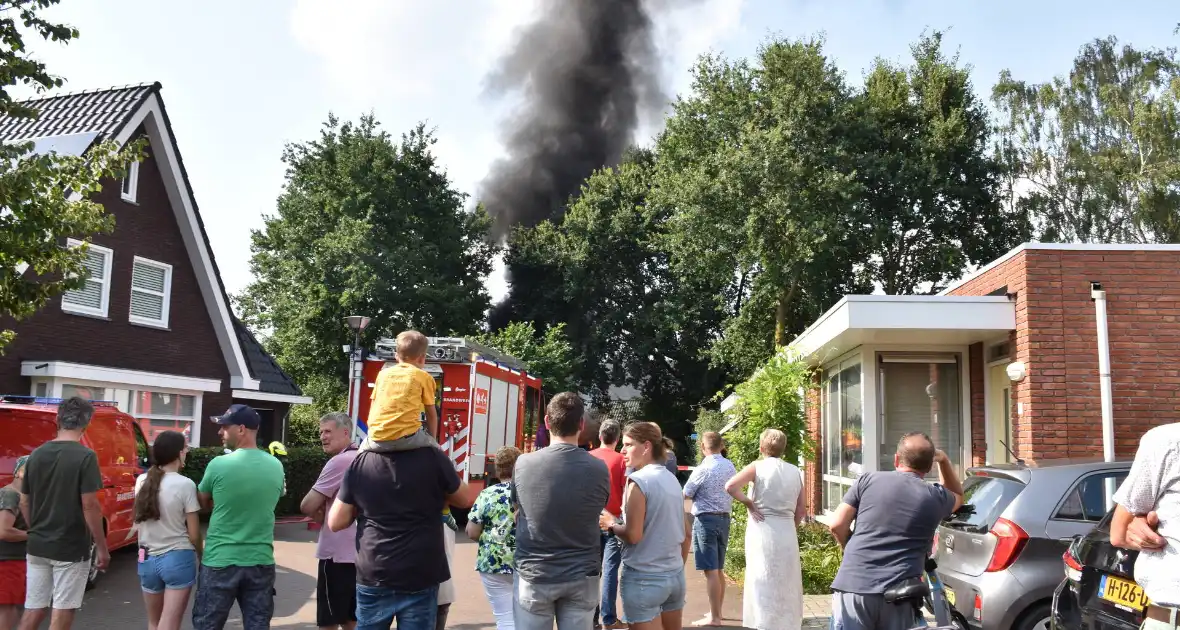 Zwarte rookwolken door brand in elektrakast - Foto 2