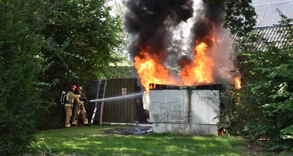 Zwarte rookwolken door brand in elektrakast - Foto 3