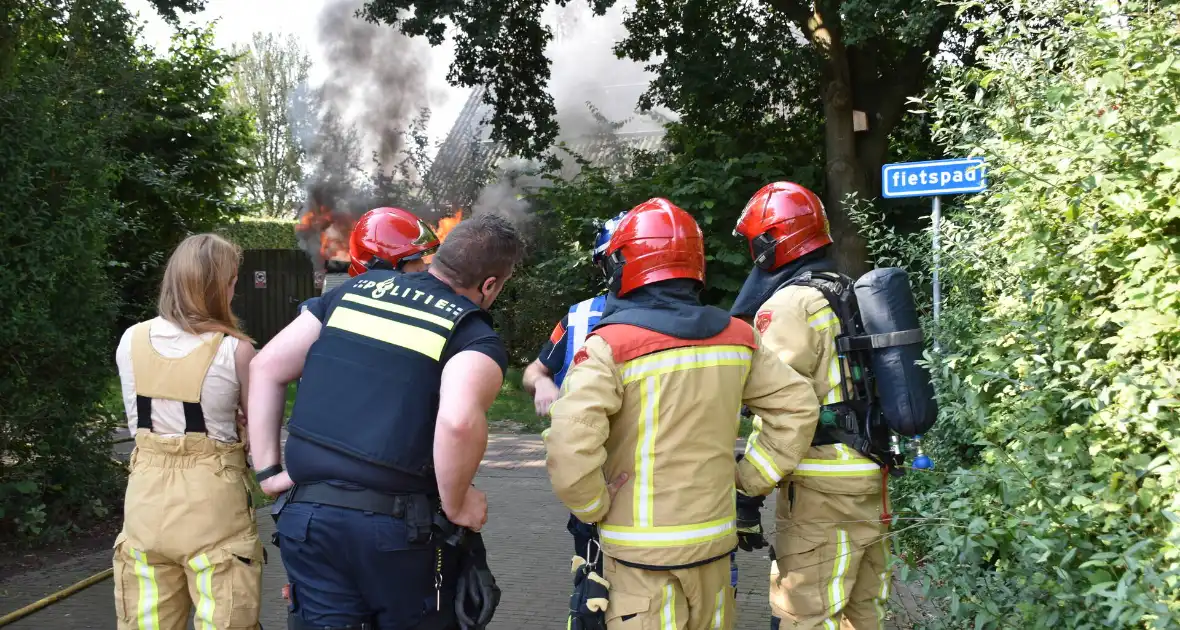 Zwarte rookwolken door brand in elektrakast - Foto 5