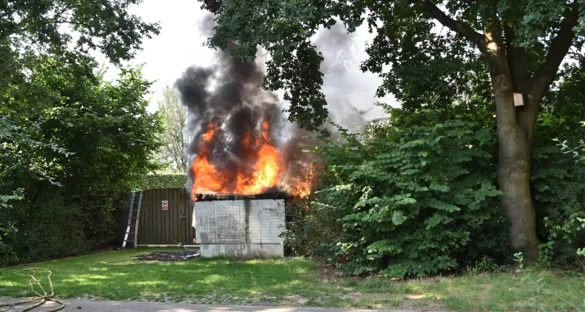 Zwarte rookwolken door brand in elektrakast - Foto 6