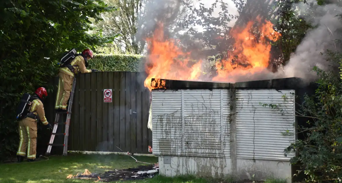 Zwarte rookwolken door brand in elektrakast - Foto 7