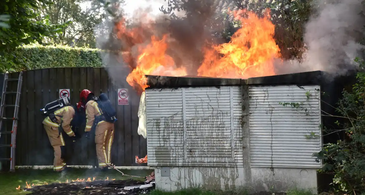 Zwarte rookwolken door brand in elektrakast - Foto 8