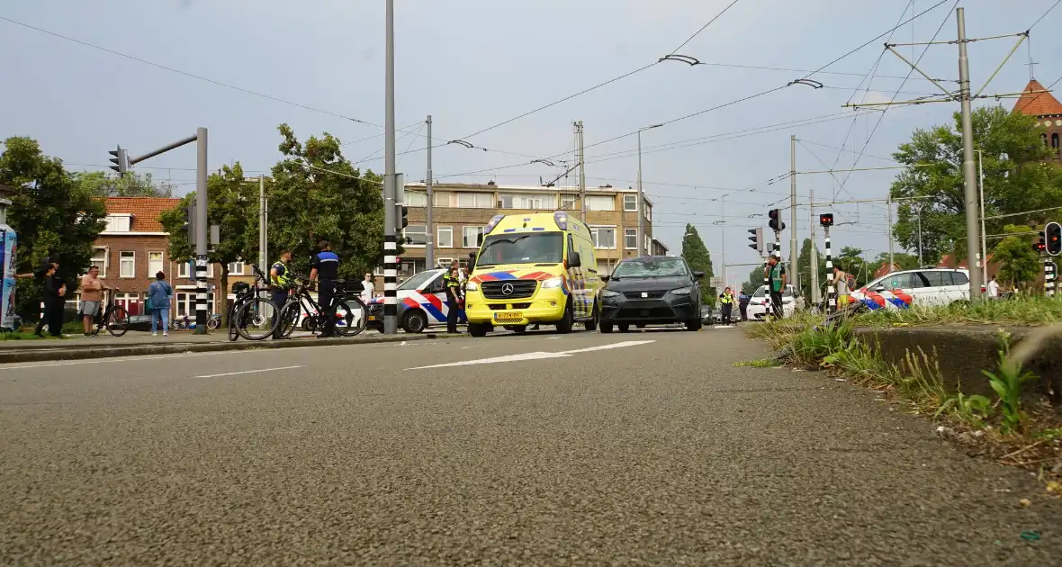 Fietser gewond aan hoofd na harde botsing met automobilist - Foto 11