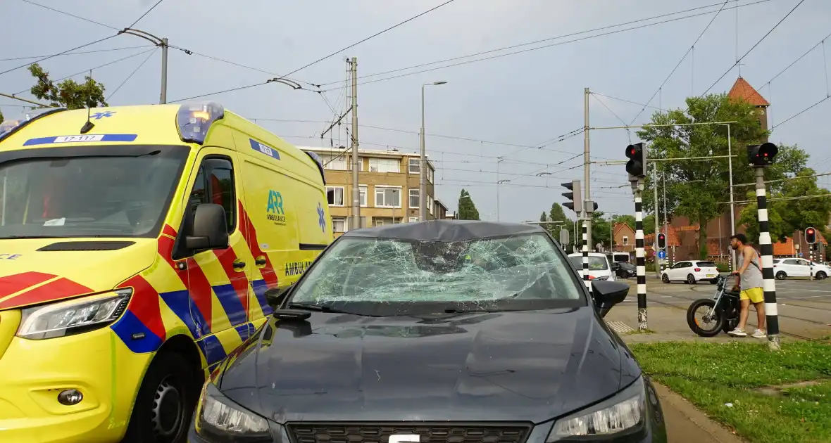 Fietser gewond aan hoofd na harde botsing met automobilist - Foto 12