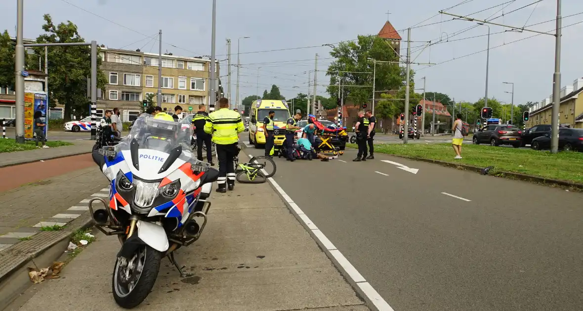 Fietser gewond aan hoofd na harde botsing met automobilist - Foto 2