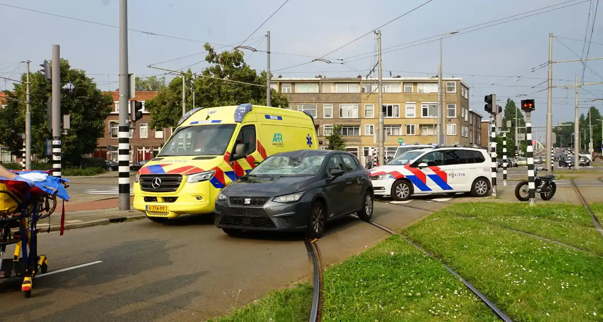 Fietser gewond aan hoofd na harde botsing met automobilist - Foto 3