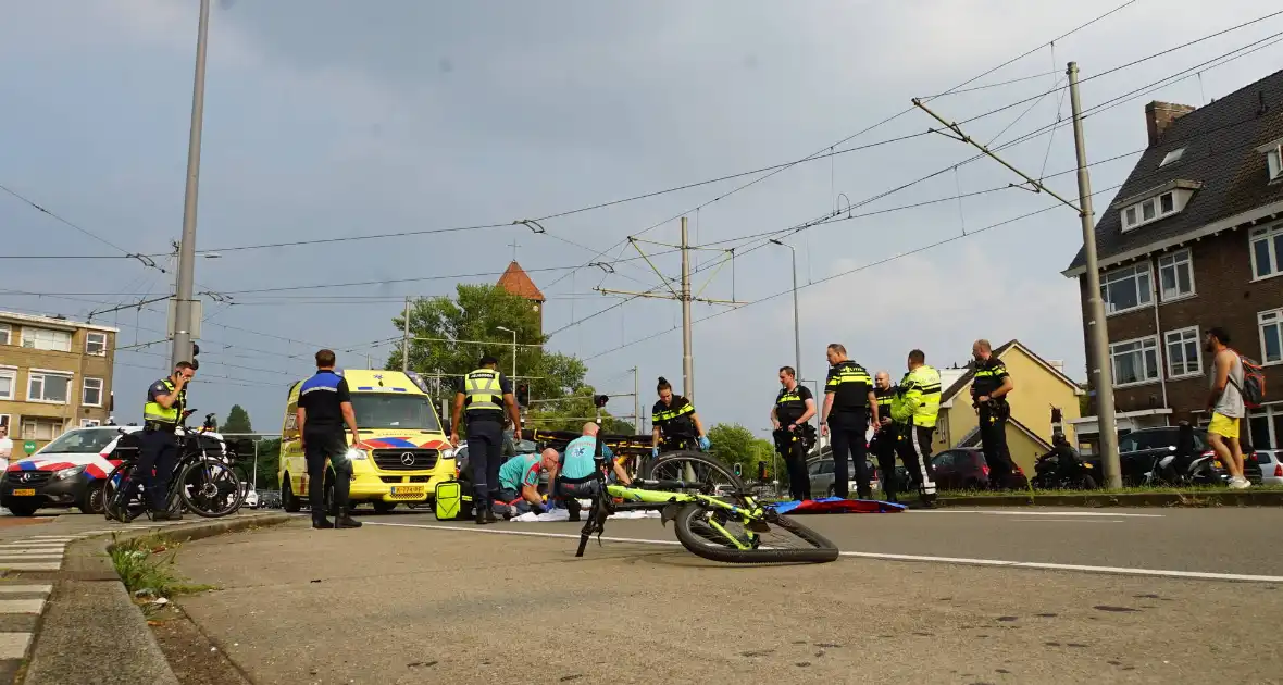 Fietser gewond aan hoofd na harde botsing met automobilist - Foto 4