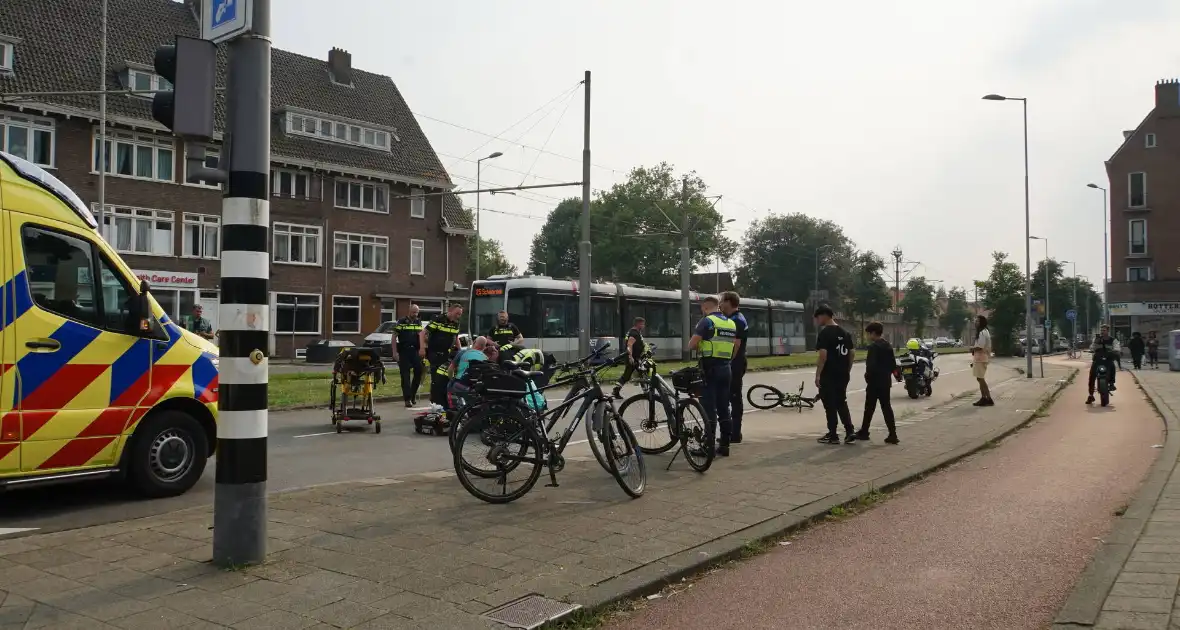 Fietser gewond aan hoofd na harde botsing met automobilist - Foto 5