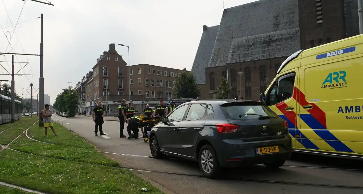 Fietser gewond aan hoofd na harde botsing met automobilist - Foto 6