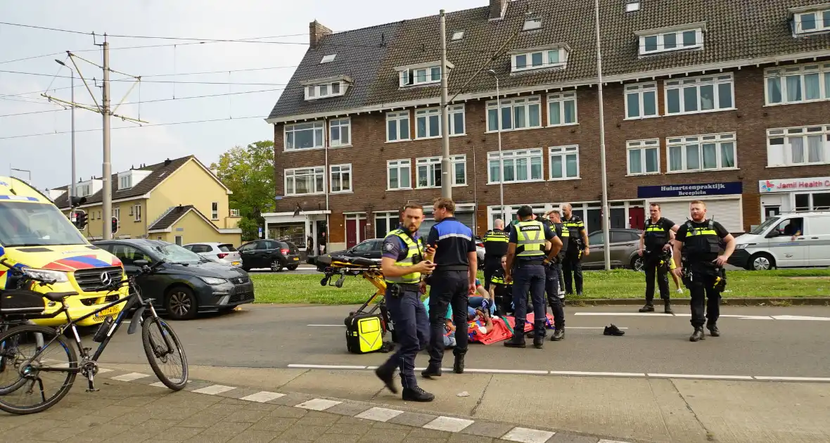 Fietser gewond aan hoofd na harde botsing met automobilist - Foto 7